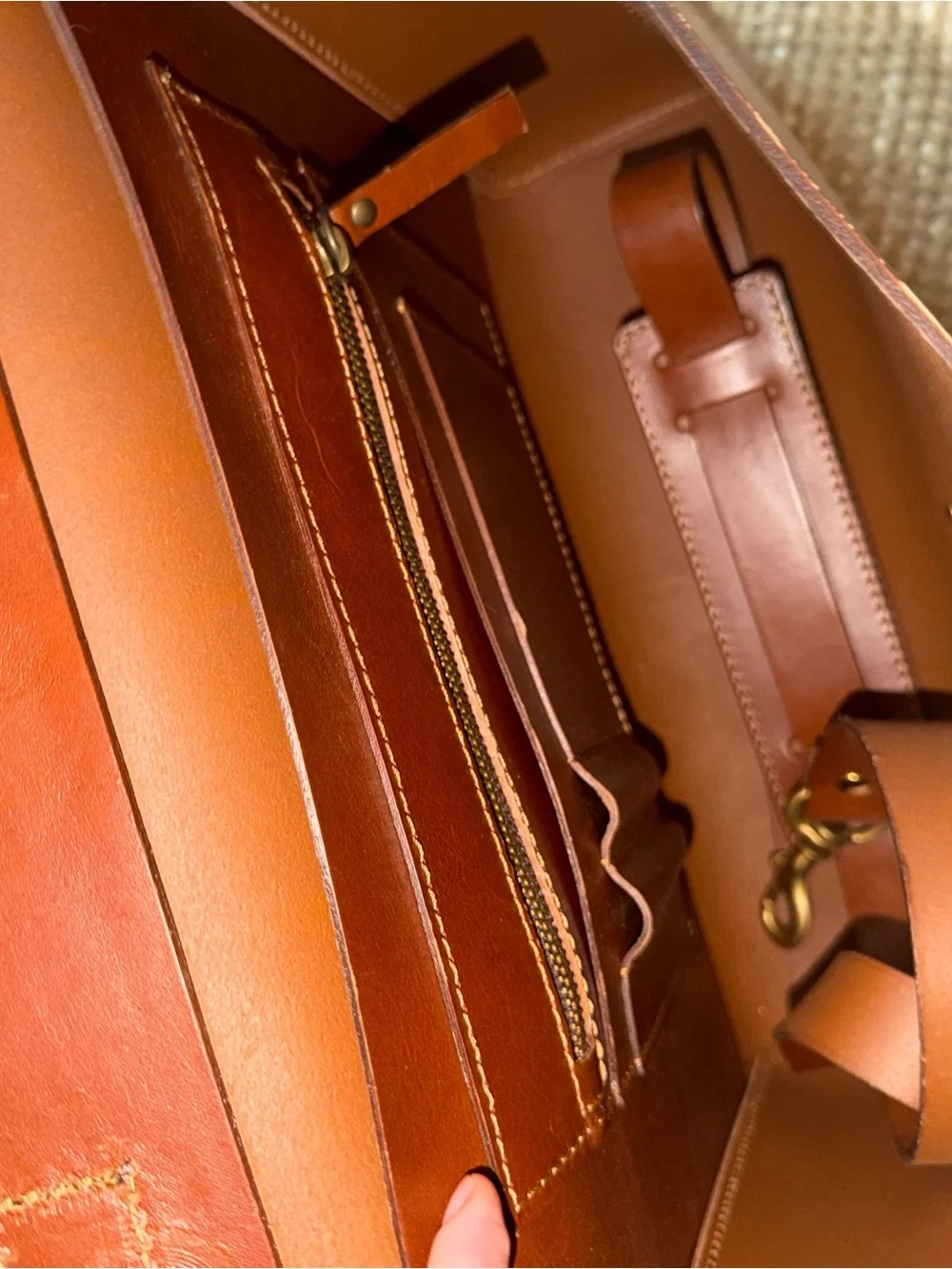 Men's Leather Briefcase in Chestnut Brown